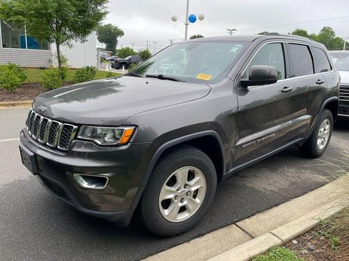 Granite Crystal Metallic Clearcoat 2017 Jeep Grand Cherokee Laredo