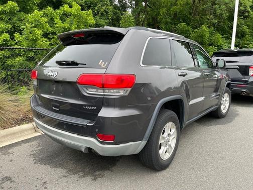 Granite Crystal Metallic Clearcoat 2017 Jeep Grand Cherokee Laredo