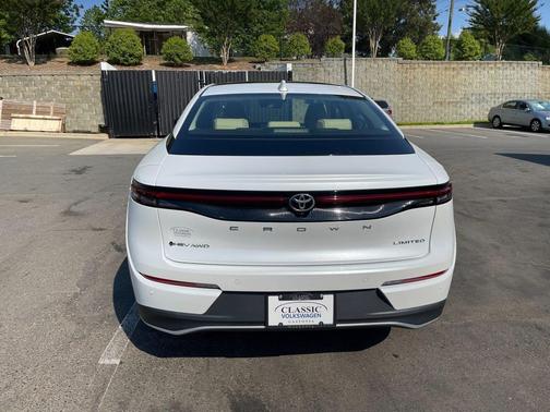 Oxygen White 2026 Toyota Crown Limited