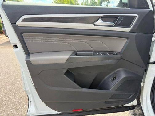 2022 Volkswagen Atlas 3.6L SE w/Technology