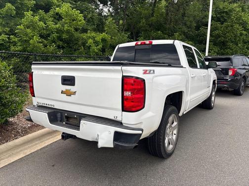Summit White 2017 Chevrolet Silverado 1500 2LT