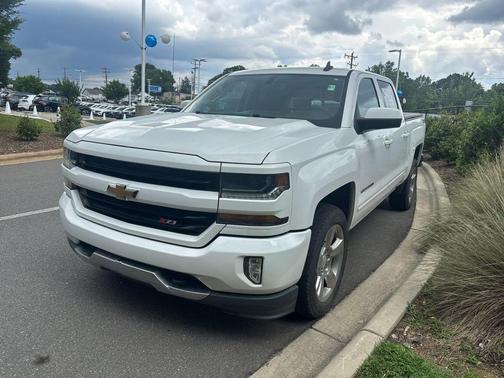 Summit White 2017 Chevrolet Silverado 1500 2LT