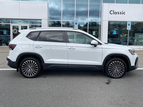 2025 Volkswagen Taos 1.5T SE