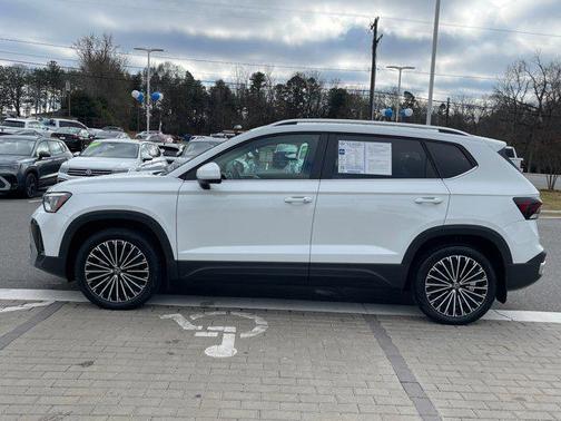 2025 Volkswagen Taos 1.5T SE