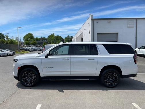 Iridescent Pearl Tricoat 2024 Chevrolet Suburban 4WD High Country