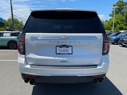 Iridescent Pearl Tricoat 2024 Chevrolet Suburban 4WD High Country