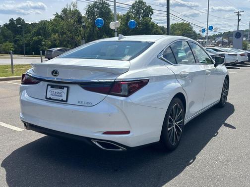Eminent White Pearl 2024 Lexus ES 350 Base