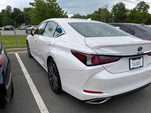 Eminent White Pearl 2024 Lexus ES 350 Base
