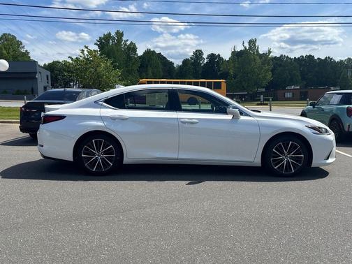 Eminent White Pearl 2024 Lexus ES 350 Base