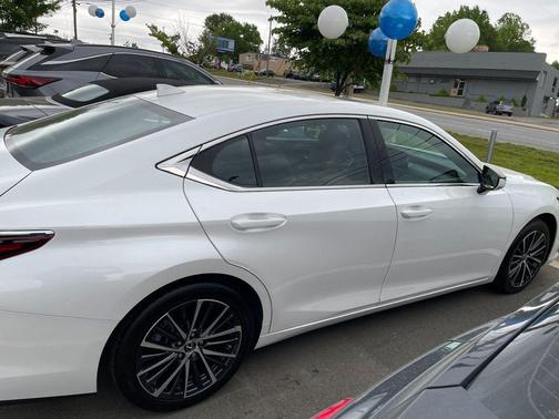 Eminent White Pearl 2024 Lexus ES 350 Base