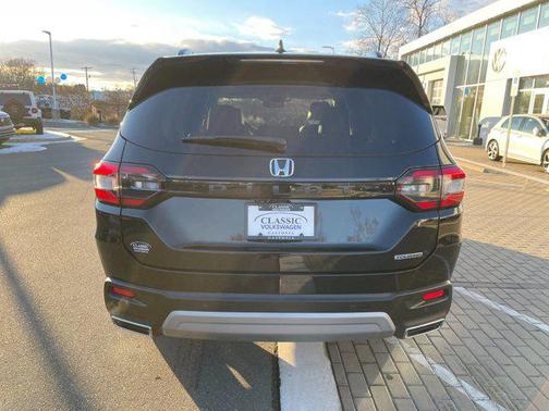 2023 Honda Pilot Touring 8-Passenger