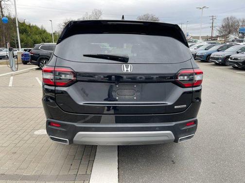 2023 Honda Pilot Touring 8-Passenger