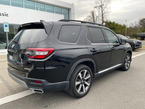2023 Honda Pilot Touring 8-Passenger