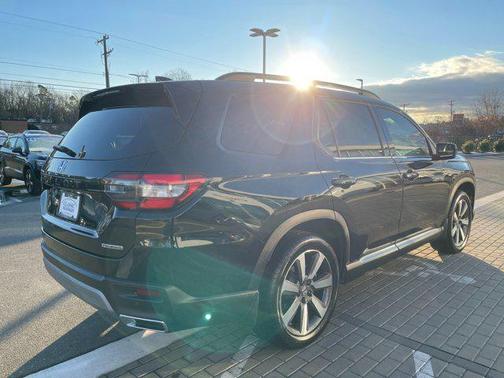 2023 Honda Pilot Touring 8-Passenger