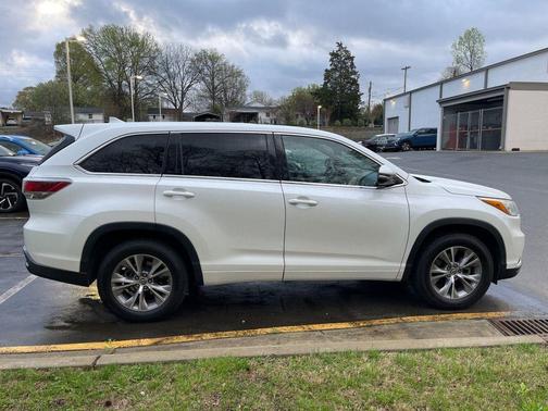 2016 Toyota Highlander LE