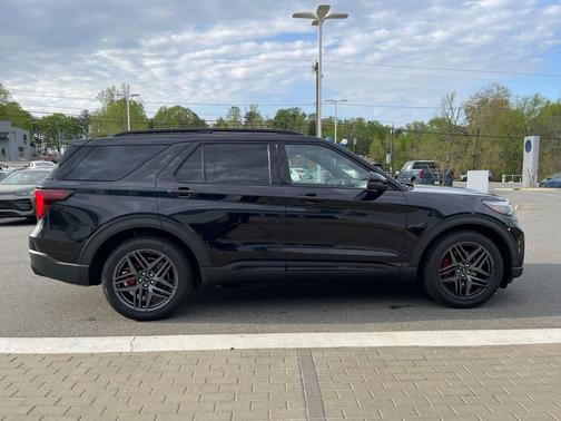 Agate Black Metallic 2025 Ford Explorer ST