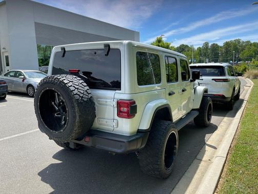 Bright White Clearcoat 2021 Jeep Wrangler Unlimited Sahara