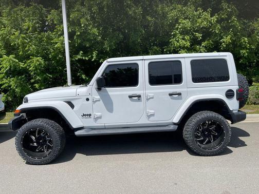 Bright White Clearcoat 2021 Jeep Wrangler Unlimited Sahara