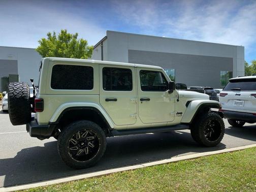 Bright White Clearcoat 2021 Jeep Wrangler Unlimited Sahara