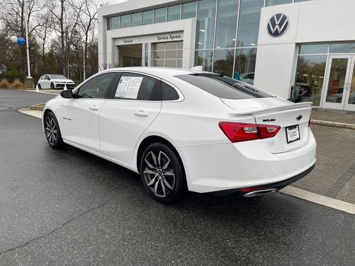 Summit White 2022 Chevrolet Malibu FWD RS