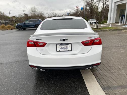 Summit White 2022 Chevrolet Malibu FWD RS