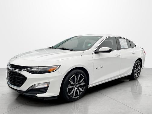 Summit White 2022 Chevrolet Malibu FWD RS