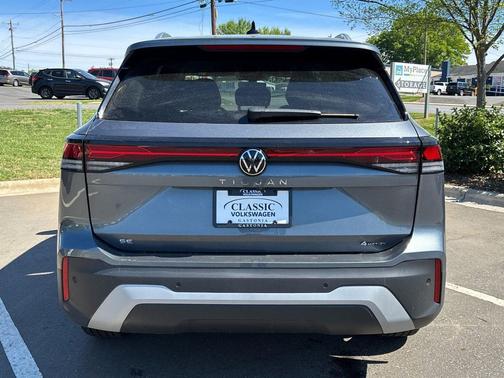 Platinum Gray 2025 Volkswagen Tiguan 2.0T SE 4MOTION