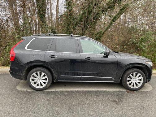 2016 Volvo XC90 T6 Momentum