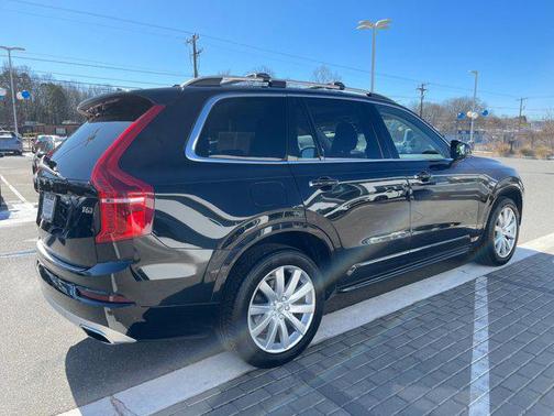 2016 Volvo XC90 T6 Momentum