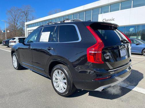 2016 Volvo XC90 T6 Momentum