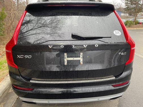 2016 Volvo XC90 T6 Momentum