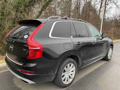 2016 Volvo XC90 T6 Momentum