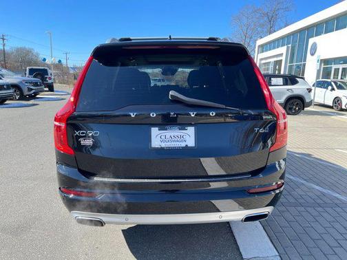 2016 Volvo XC90 T6 Momentum