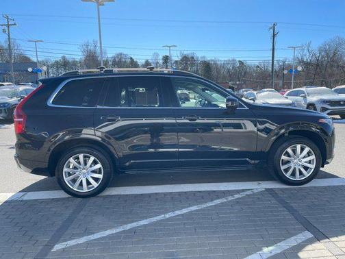 2016 Volvo XC90 T6 Momentum