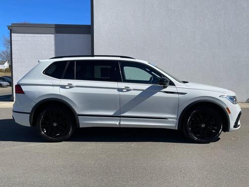 2022 Volkswagen Tiguan 2.0T SE R-Line Black 4MOTION