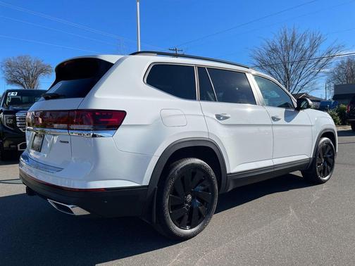 Pure White 2025 Volkswagen Atlas 2.0T SE w/Technology 4MOTION