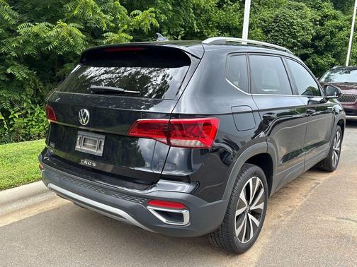 Deep Black Pearl 2023 Volkswagen Taos 1.5T SE
