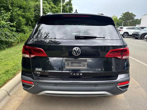 Deep Black Pearl 2023 Volkswagen Taos 1.5T SE