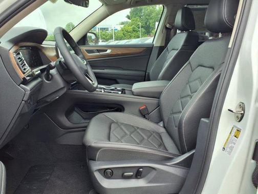 2025 Volkswagen Atlas 2.0T SE w/Technology 4MOTION