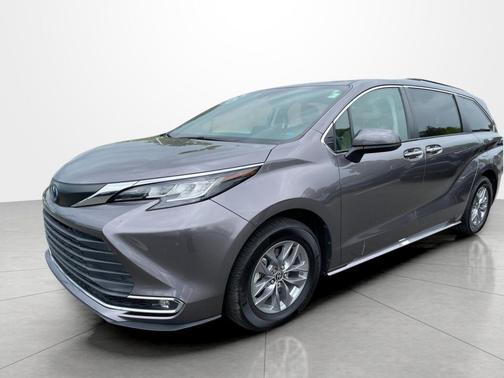 Predawn Gray Mica 2022 Toyota Sienna XLE