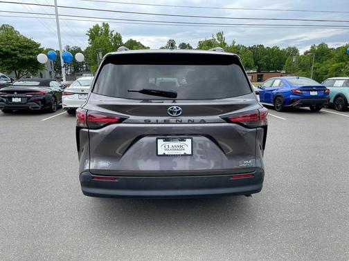Predawn Gray Mica 2022 Toyota Sienna XLE