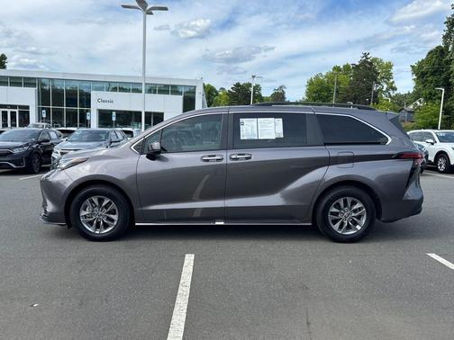 Predawn Gray Mica 2022 Toyota Sienna XLE
