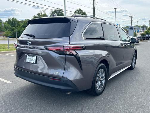 Predawn Gray Mica 2022 Toyota Sienna XLE