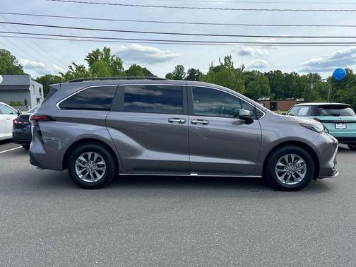 Predawn Gray Mica 2022 Toyota Sienna XLE