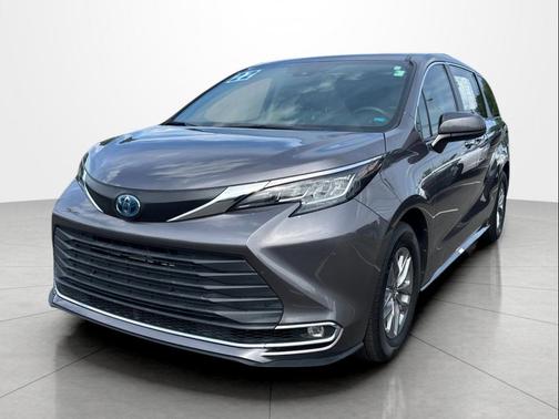 Predawn Gray Mica 2022 Toyota Sienna XLE