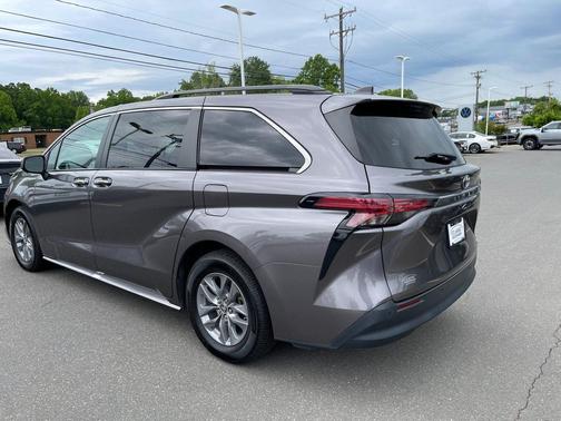 Predawn Gray Mica 2022 Toyota Sienna XLE