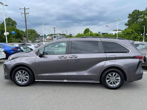 Predawn Gray Mica 2022 Toyota Sienna XLE