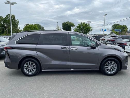 Predawn Gray Mica 2022 Toyota Sienna XLE