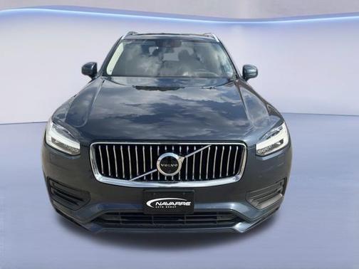 2022 Volvo XC90 T6 Momentum 7 Passenger