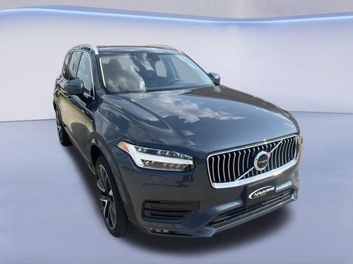 2022 Volvo XC90 T6 Momentum 7 Passenger